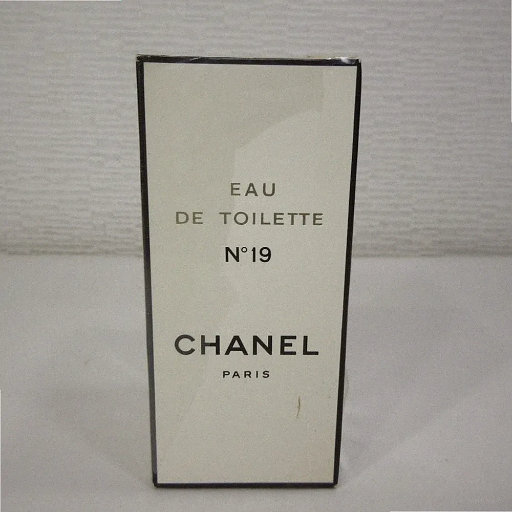 CHANEL Eau de Toilette N°19 120ml made in France Unused perfume elegant